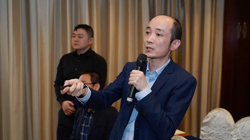 仲裁专家组浙江大学医学院附属第一医院郑良荣教授,胡申江教授,赵力